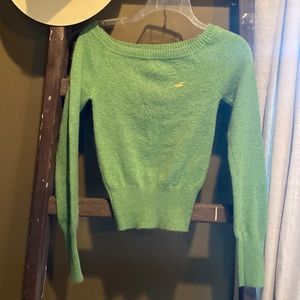 Hollister green sweater in size Medium. Fits more like a small.